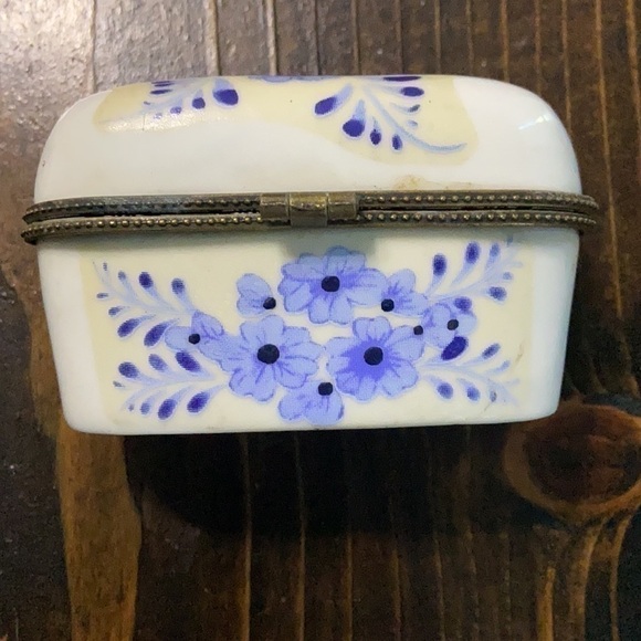 VINTAGE Blue Delft Floral Rectangle Trinket Box - Picture 7 of 13